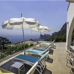 4 bedroom with pool and panoramic sea views near Serrento, sleeps 10